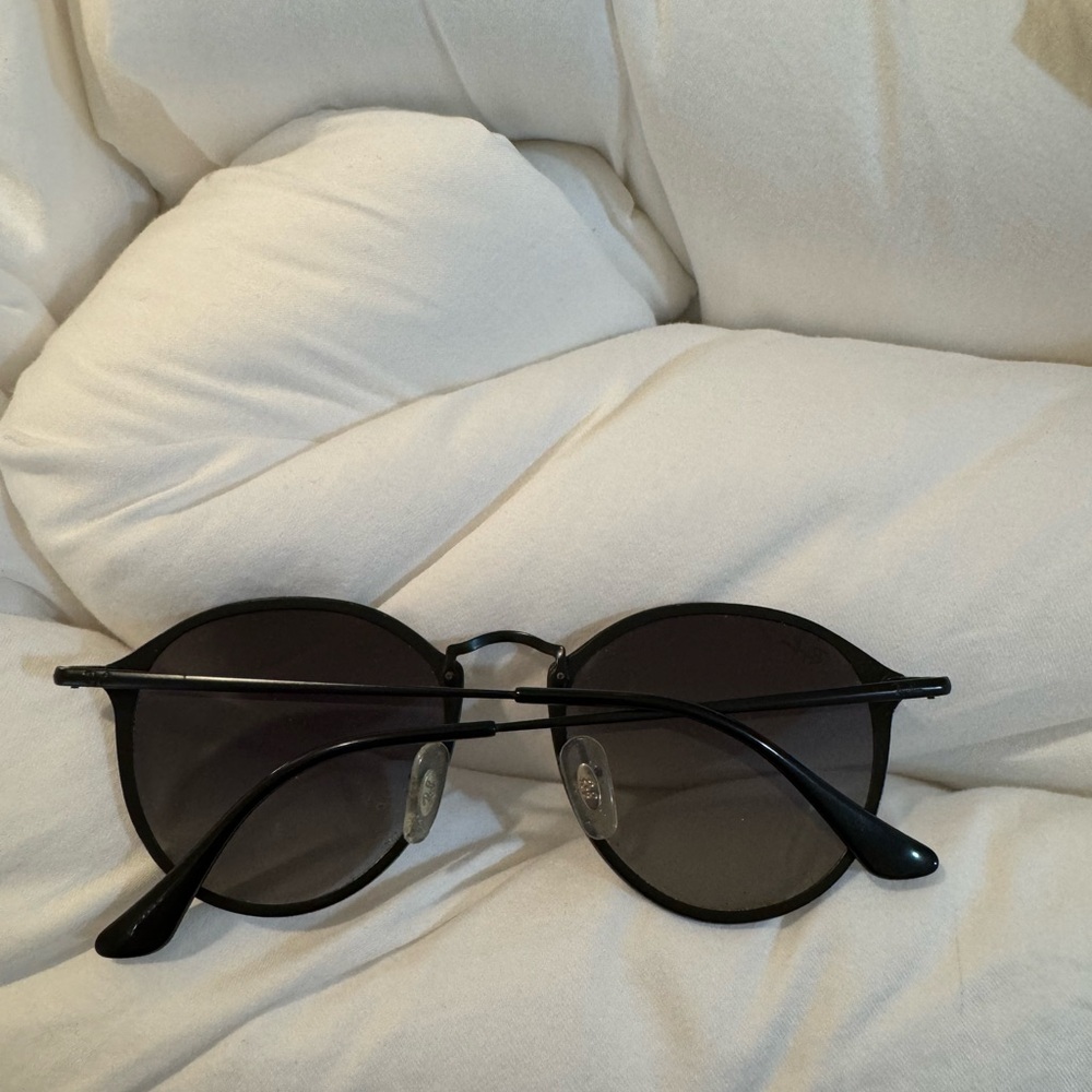 Black Cricle Ray Bans